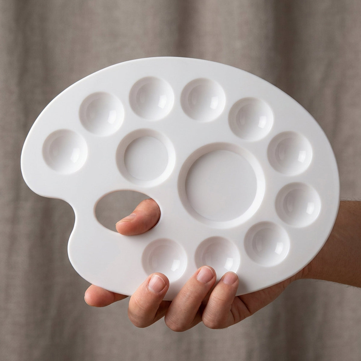 Isomars Oval Colour Palette, 12 Wells, Plastic Paint Mixing Tray - Isomars