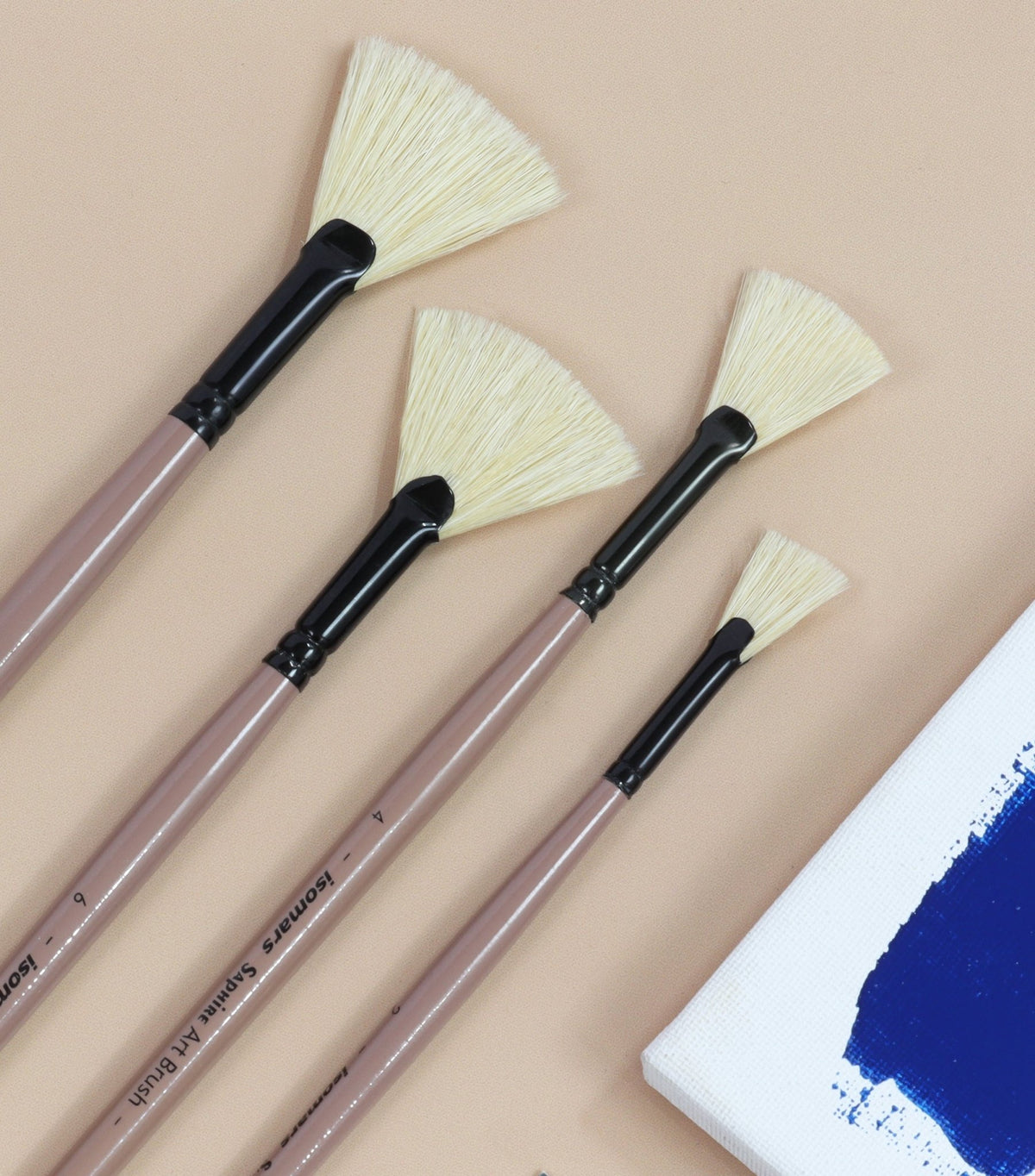 Saphire Fan Paint Brush Set of 4 | Professional Taklon Synthetic Long Handle Artist Brushes for Blending, Texture, Foliage & Cloud Effects | Acrylic, Watercolor, Oil, Gouache & Craft Painting - Isomars