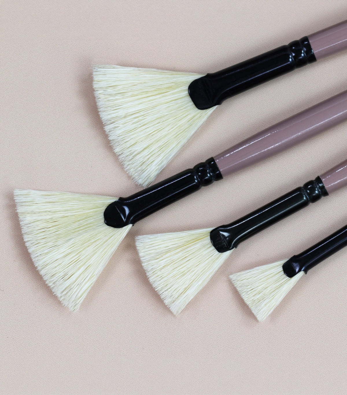Saphire Fan Paint Brush Set of 4 | Professional Taklon Synthetic Long Handle Artist Brushes for Blending, Texture, Foliage & Cloud Effects | Acrylic, Watercolor, Oil, Gouache & Craft Painting - Isomars