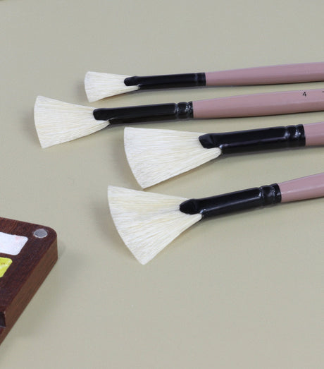 Saphire Fan Paint Brush Set of 4 | Professional Taklon Synthetic Long Handle Artist Brushes for Blending, Texture, Foliage & Cloud Effects | Acrylic, Watercolor, Oil, Gouache & Craft Painting - Isomars